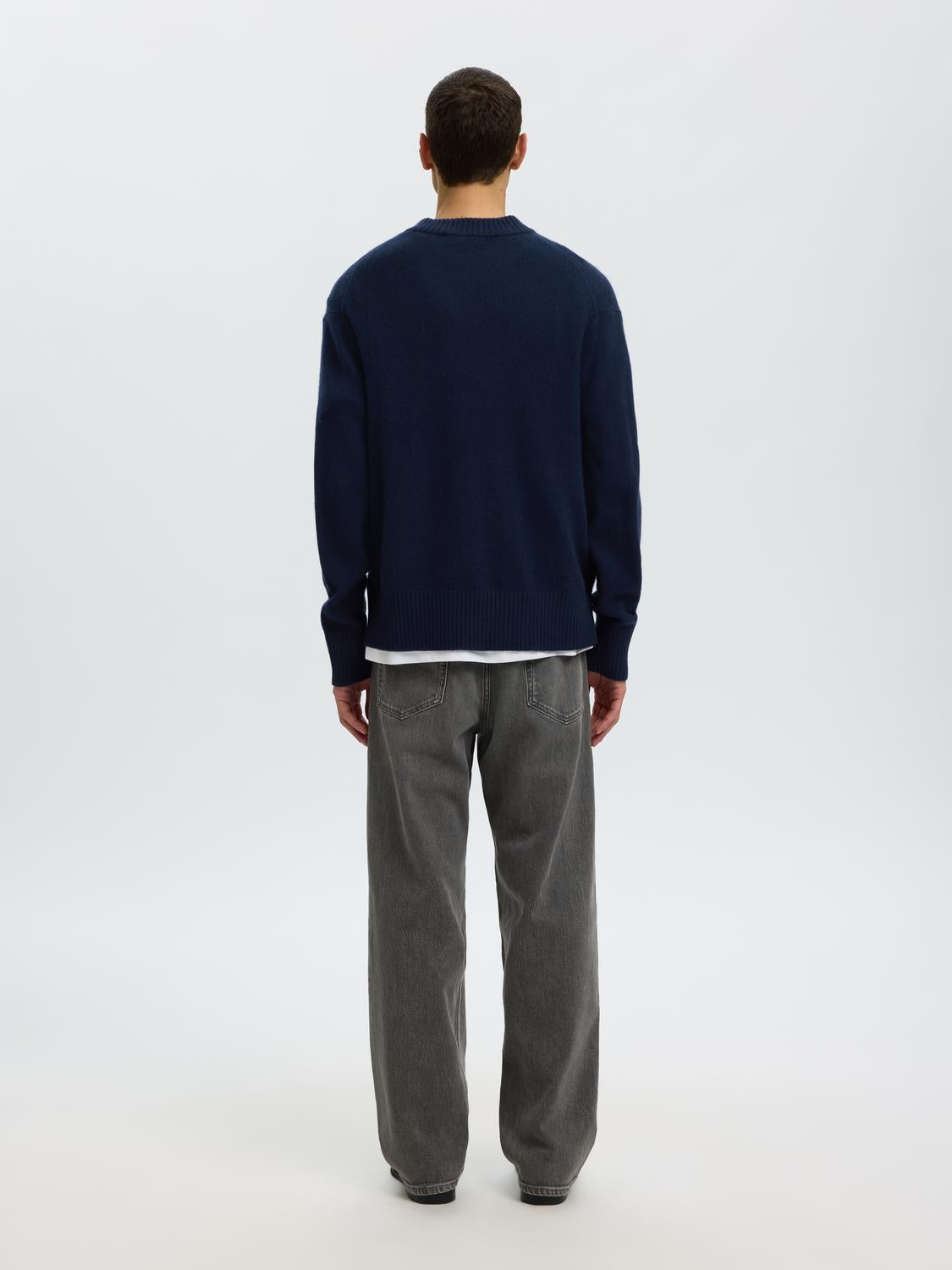 model_shot-back